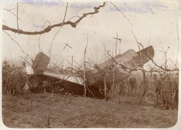 1918, schianto sulle vigne di un Asso dell’aviazione inglese